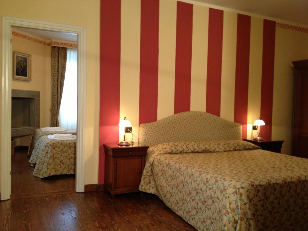 La Dependance Hotell Menaggio Rum bild
