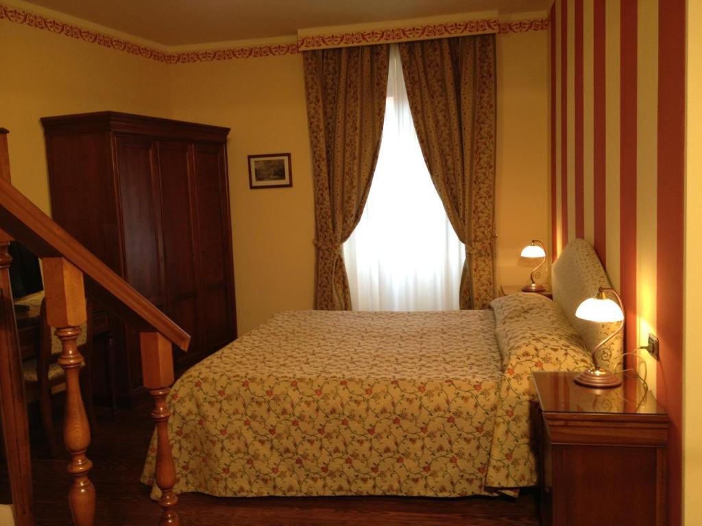 La Dependance Hotell Menaggio Rum bild