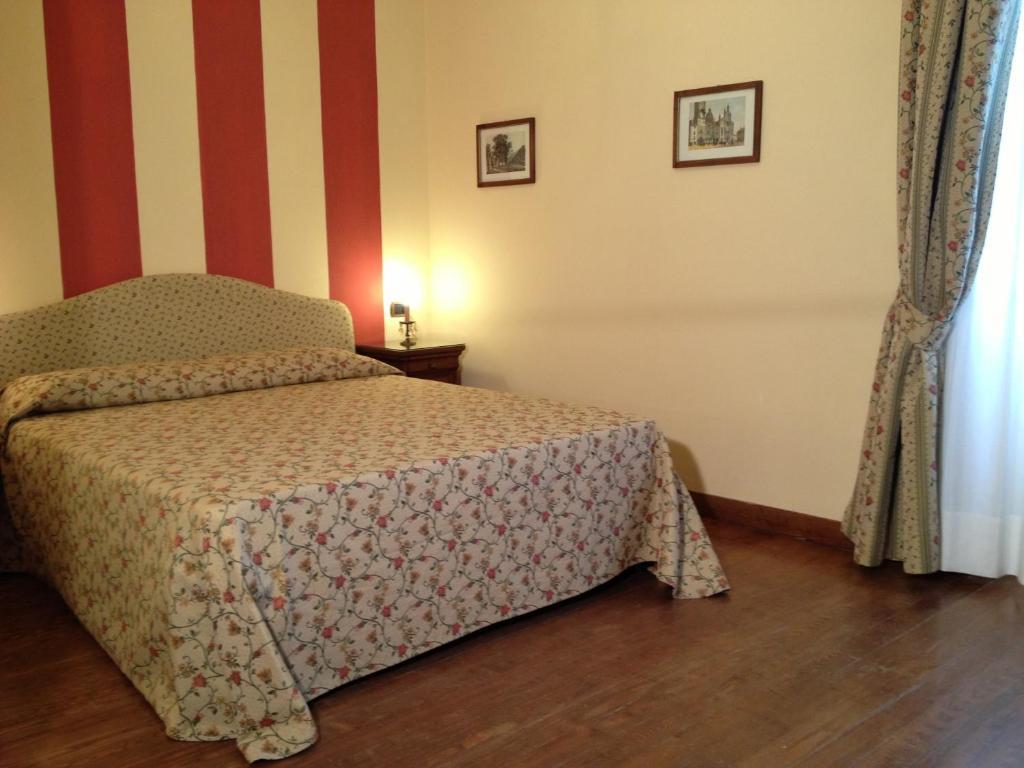 La Dependance Hotell Menaggio Rum bild